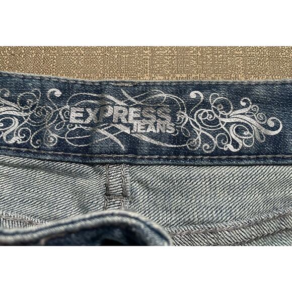 Express Jeans Women’s Size 8 Denim Shorts Sequin Embroidered Diamond Light Wash - Picture 4 of 5
